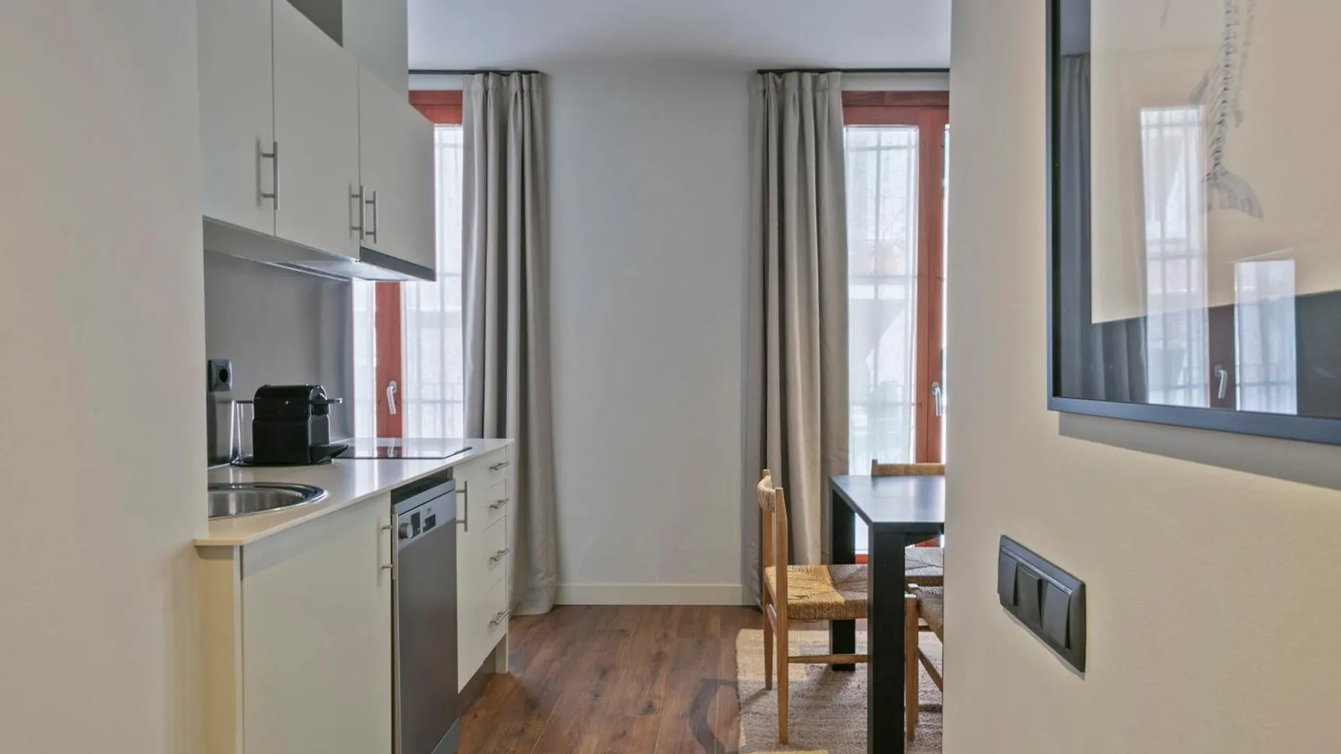 Uma Suites Barceloneta Beach